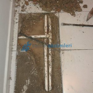 Koridorda Patlamış Kalorifer Borusu